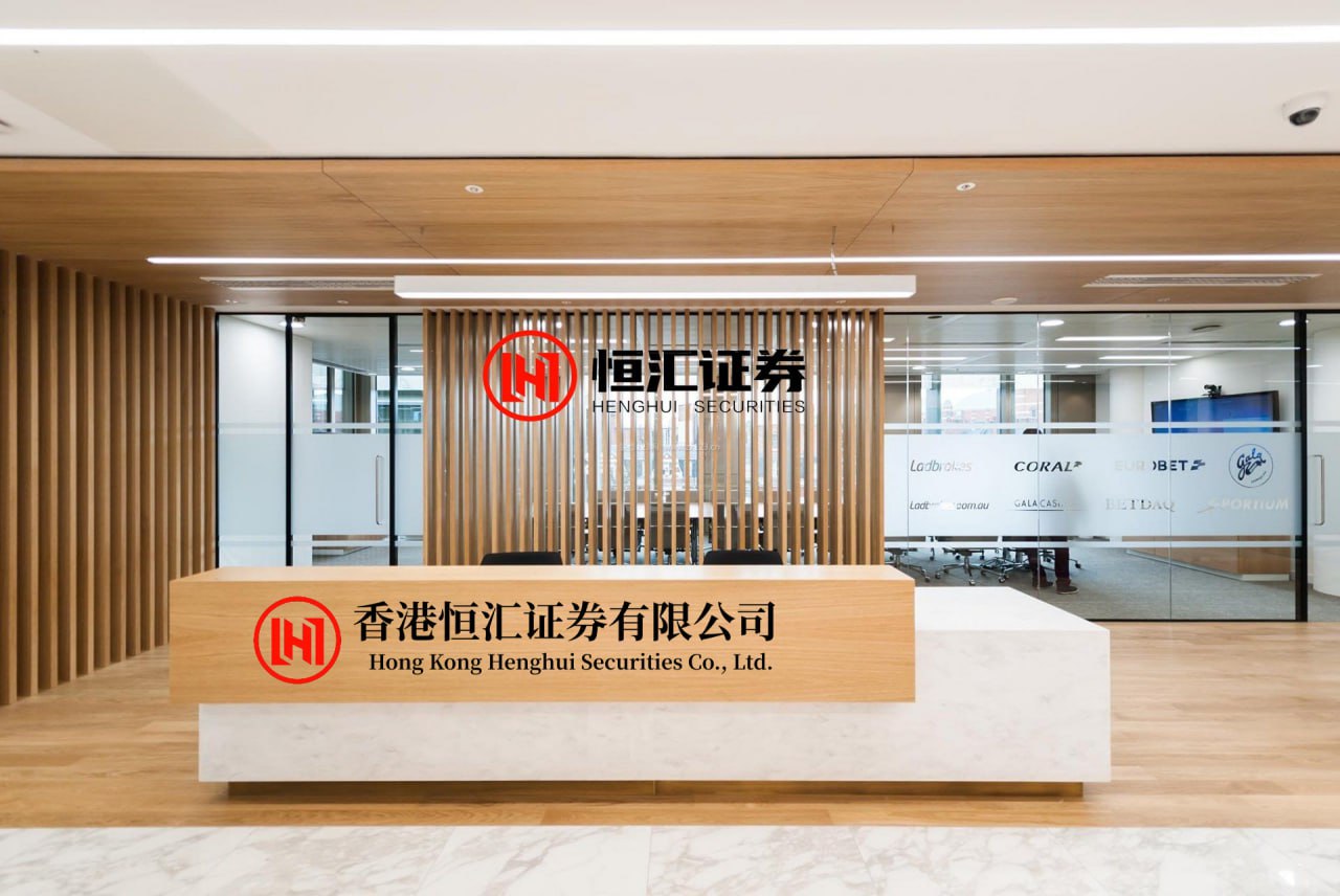 七界策略 机器人运动会遇上全民互动，具身智能机器人挑战赛燃动数贸会